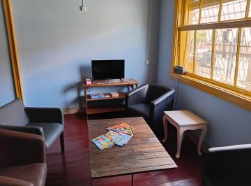 Sala · Casa mobiliada ( alojamento ) 5 qtos 2 banheiros bairro Navegantes