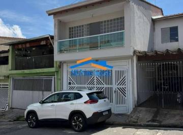 Casa · 245m² · 3 Quartos · 2 Vagas · Casa com 3 quartos sendo 2 suítes e 2 vagas de garagem.