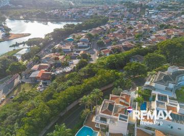 Casa · 402m² · 4 Quartos · 5 Vagas · Casa de condomínio, 4 quartos, 402 m² de área útil, piscina e segurança, para locação.