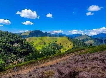 Terreno · 909m² · Terreno com vista privilegiada no Cond. Fazenda Inglesa – Teresópolis/RJ
