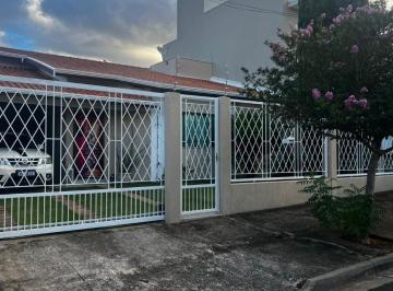 abed19fa-8ea7-4b35-80fd-2f40c6dd45ae · Versátil casa de vila para venda em Jardim Esplanada com 4 quartos, sendo 1 suíte, 180m²