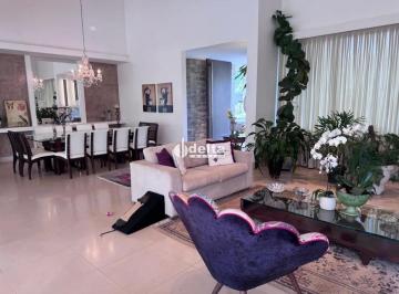 Casa · 1260m² · 4 Quartos · 8 Vagas · Casa residencial com 4 quartos sendo 2 suíte disponível para venda no Bairro Jardim Karaíba em Uberl