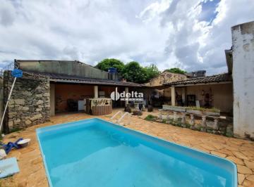 Casa · 322m² · 3 Quartos · 3 Vagas · Casa residencial com 3 quartos sendo 1 suíte disponível para venda no bairro Granada em Uberlândia-M