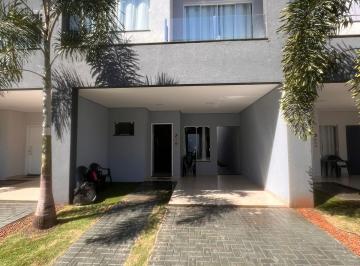 Casa · 2 Quartos · 1 Vaga · Sobrado para locação na Vila Adriana, em Foz do Iguaçu