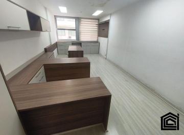qxh96ji2owq2oda0ntblmdcy_md · Sala de 36m² em condomínio de padrão elevado