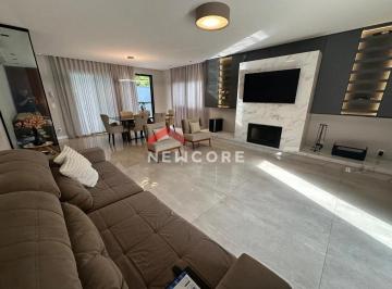Casa · 253m² · 3 Quartos · 2 Vagas · Casa de condomínio em  Rua Quinze de Novembro - Vila Nova - Joinville/SC
