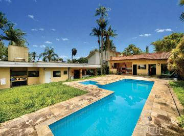 Casa · 720m² · 5 Quartos · 11 Vagas · Casa Alto Padrão com 5 Suítes, 720m² AC e Lazer com Salão Gourmet e Piscina