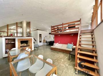 Casa · 253m² · 4 Quartos · 4 Vagas · Casa Bernardo Issler, Arquitetura Brasileira Original na Granja Viana