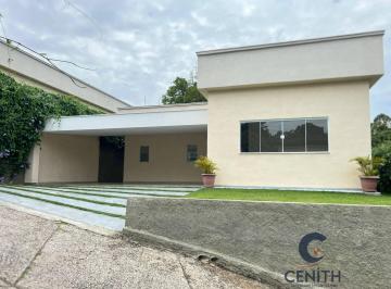 Casa · 198m² · 3 Quartos · 3 Vagas · Casa Térrea com 3 Suítes E Amplo Quintal c/ 3 Vagas no Condomínio Aruanã