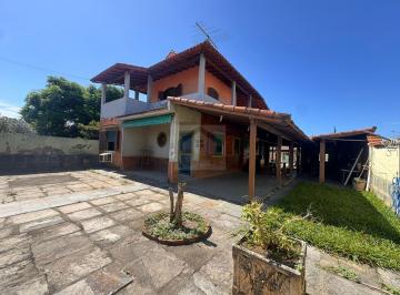 Casa · 229m² · 3 Quartos · 2 Vagas · Esta belíssima casa duplex está situada em um amplo terreno de 438m²
