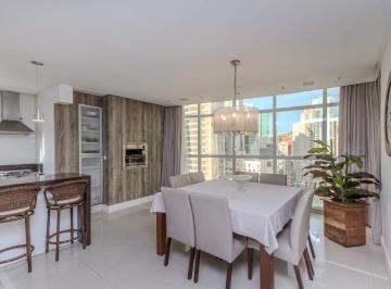Apartamento · 129m² · 3 Quartos · 3 Vagas · Apartamento à venda no Centro em Balneário Camboriú.