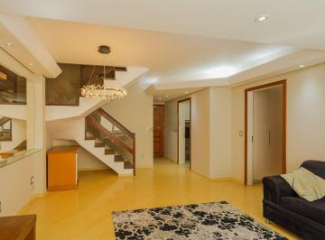 Apartamento · 157m² · 2 Quartos · 2 Vagas · Cobertura charmosa com terraço e 2 vagas no Petrópolis