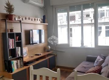 Apartamento · 60m² · 2 Quartos · Apartamento Reformado de 2 quartos na José do Patrocínio - Sol da Manhã, Prédio com Elevador