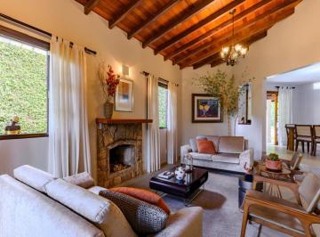 Casa de 3 quartos, Brasília · LINDA CASA ESTILO CAMPOS DE JORDÃO LAGO NORTE