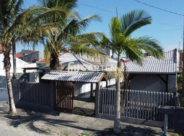 Casa · 250m² · 8 Quartos · 4 Vagas · Pousada com 8 quartos próximo a Praia em Matinhos-PR