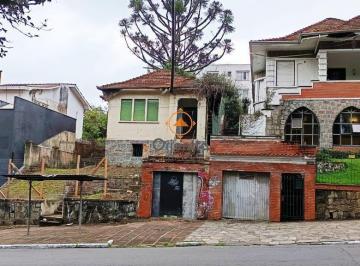 Casa · 430m² · 3 Quartos · 2 Vagas · Casa com 3 quartos, 3 banheiros, vaga de garagem no bairro São João.