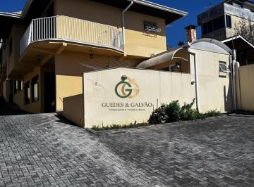 Casa · 120m² · 3 Quartos · 2 Vagas · Sobrado Averbado com Suíte e Espaço Gourmet no Boa