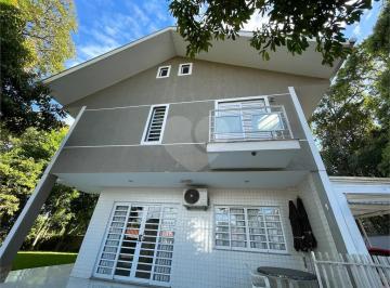 Casa de 3 quartos, Curitiba · REFÚGIO EXCLUSIVO EM SANTA FELICIDADE COM BOSQUE PRIVATIVO