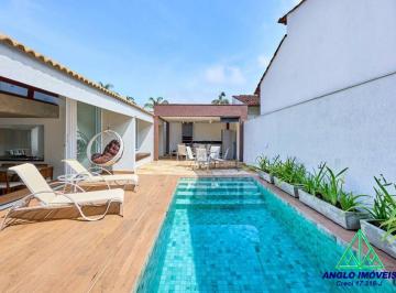 Casa de 4 quartos, Ubatuba · Casa moderna em loteamento fechado com segurança 24 horas.