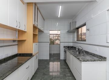 300aecdc-62a5-4b37-a4fe-64a8d07a438d · Agradável casa para venda em Jardim da Glória com 4 quartos, sendo 4 suítes, 217m²