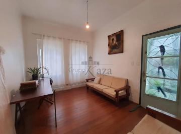 Sala · Casa Residencial ou Comercial - Jardim Paulista - 2 Dormitórios - 70m².