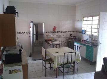 Casa · 65m² · 3 Quartos · 2 Vagas · Casa Padrão em São José dos Campos