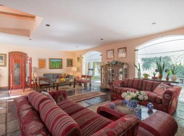 Casa · 320m² · 4 Quartos · 4 Vagas · Casa de Vila em rua tranquila com guarita e portão de acesso
