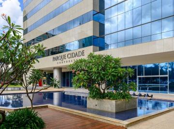 Comercial · 246m² · Transmita solidez sem dizer uma palavra.