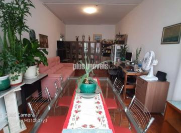 Apartamento · 85m² · 2 Quartos · Apartamento espaçoso, reformado e com excelente iluminação natural | 85 m²