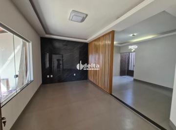 Casa · 240m² · 3 Quartos · 3 Vagas · Casa com 3 quartos sendo 1 suíte, disponível para venda no bairro Planalto em Uberlândia-MG