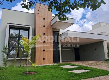 Casa · 297m² · 3 Quartos · 4 Vagas · Casa em condomínio com ótima localização e área de lazer completo.