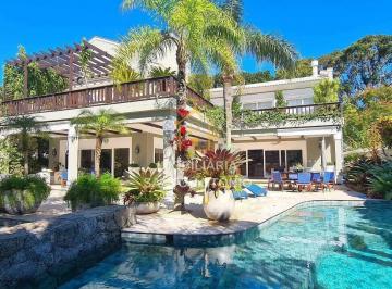 Casa · 730m² · 5 Quartos · 4 Vagas · Casa de Alto Padrão no Cacupé