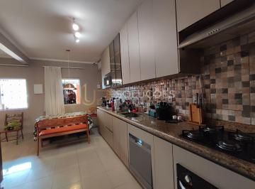 Casa · 180m² · 2 Quartos · 2 Vagas · Casa com 2 residências | Energia solar | Lote vazado | Qd 2 Sobradinho | R$735 mil
