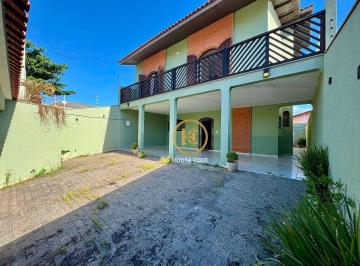 53fc31859bb02d02684b42e44bd1a0f6a0c483c1 · Sobrado com 4 suítes e sacada, a poucos passos do mar — apenas 2 minutos a pé! R$ 580.000,00