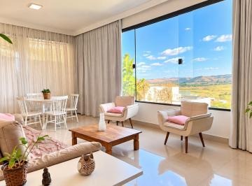 1d155cf3d65eb69aa2e0af77bf97d8a40eb1ff36 · Sobrado à venda no Residencial Jaguary com 5 suítes e piscina