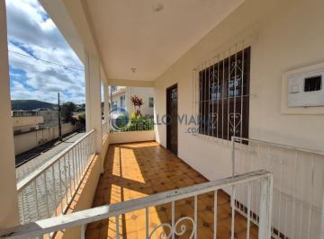 Foto 01 · Casa com 65m² , sala, varanda, 2 quartos, cozinha, banheiro, área de serviço, quintal, jardim. LOCAÇ