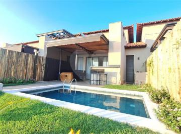 Casa · 230m² · 4 Quartos · 2 Vagas · Condomínio com 4 quartos à venda em Marina - RJ