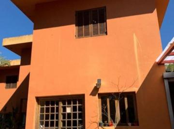 Casa de 4 quartos, Cotia · Casa de Condomínio Próxima ao Shopping Granja Vianna com 4 quartos e belo jardim com árvores frutífe