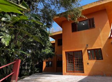 Casa de 4 quartos, Cotia · Casa de Condomínio Próxima ao Shopping Granja Vianna com 4 quartos e belo jardim com árvores frutífe