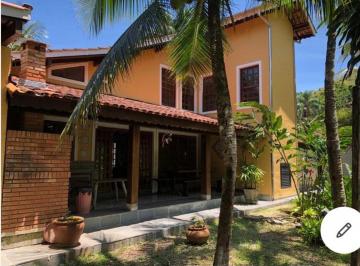 Casa de 4 quartos, São Sebastião · Casa com 4 quartos a passos para a praia de Toque Toque Pequeno