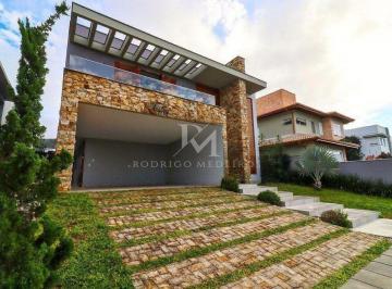 b1fddbfb-2334-49af-a2b9-9ea93e95bb0f-17758352538413.jpg · Casa em condomínio com 4 suítes na Lagoa da Conceição