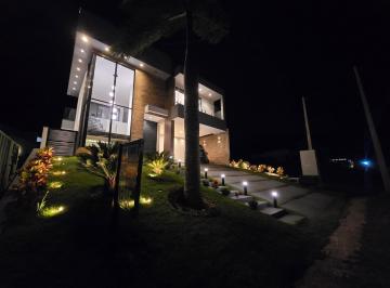 Casa · 236m² · 3 Quartos · 4 Vagas · Casa 3 Quartos para Venda no Setor Iate - Santa Cristina XIII