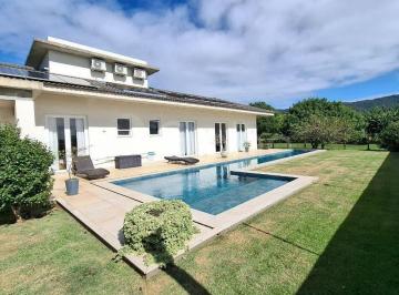 Casa · 304m² · 3 Quartos · 2 Vagas · Casa Residencial de 304m² com 3 Suítes no Rio Tavares
