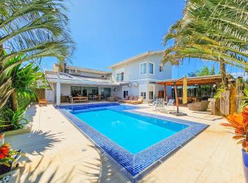 Casa · 1000m² · 4 Quartos · 9 Vagas · Casa com 4 suítes e piscina no Portal Japy Golf Club