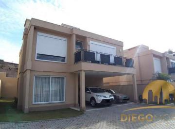 Casa · 219m² · 4 Quartos · Casa em Condomínio Village com 4 Suítes, Lareira e Espaço Gourmet