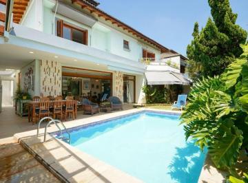 a643fa79-fd9c-44ce-a314-99ee2a40de4c · Casa no condomínio Fontana Verde para venda com 4 quartos, sendo 4 suítes, 446m²