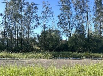 Terreno ·
Terreno próximo ao centro de Atlântida Sul