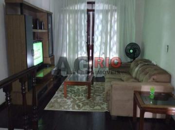 Casa · 170m² · 5 Quartos · 1 Vaga · CASA TRIPLEX À VENDA DENTRO DE CONDOMÍNIO COM 5 QUARTOS EM VILA VALQUEIRE 