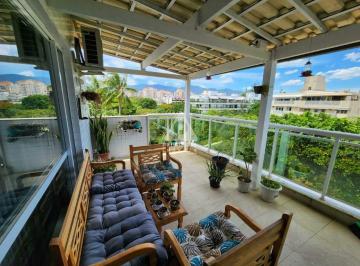 Apartamento · 205m² · 4 Quartos · 3 Vagas · Cobertura com 4 quatros 1 Suíte 2 banheiros sociais no Recreio dos Bandeirantes
