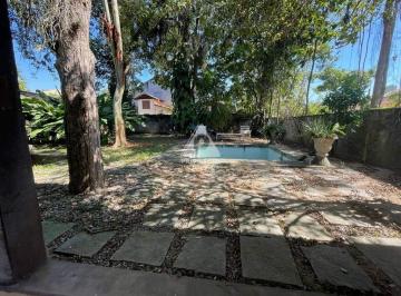 Casa · 242m² · 3 Quartos · 3 Vagas · Excelente oportunidade no condomínio Aldeia, casa com 750m, 3 quartos.